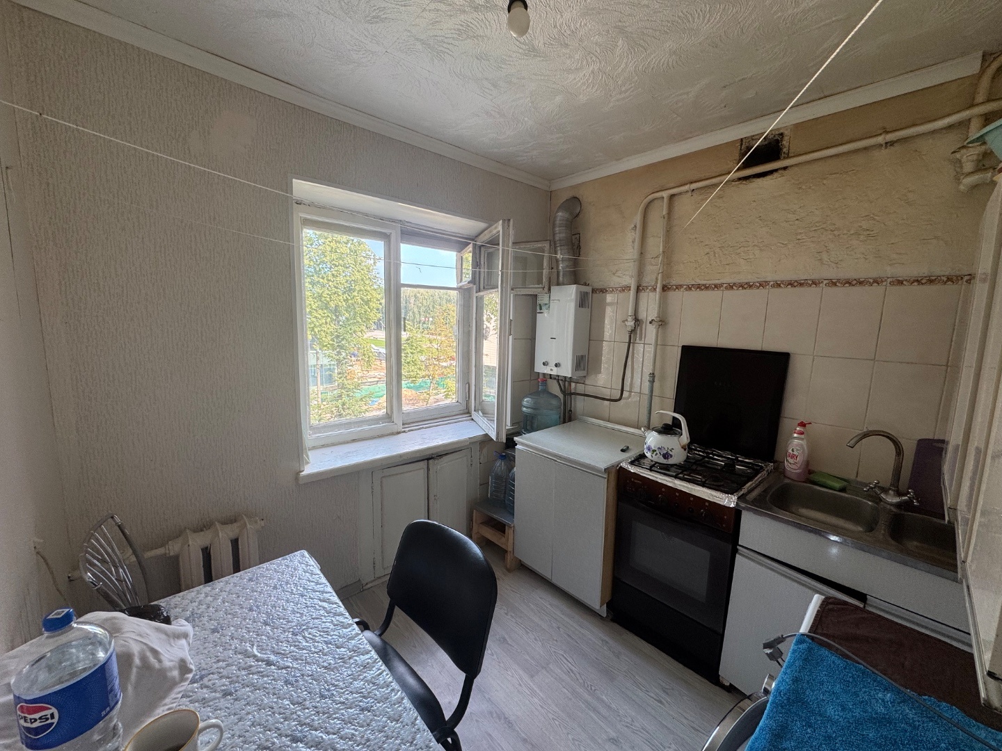 Продаю двухкомнатную квартиру через дорогу от центрального парка. Квартира не угловая расположена на четвертом этаже. Квартира в жилом состоянии, в настоящей момент сдается. Полная стоимость в договоре, быстрый выход на сделку. Договориться о просмотре можно уже сегодня.
Звоните.