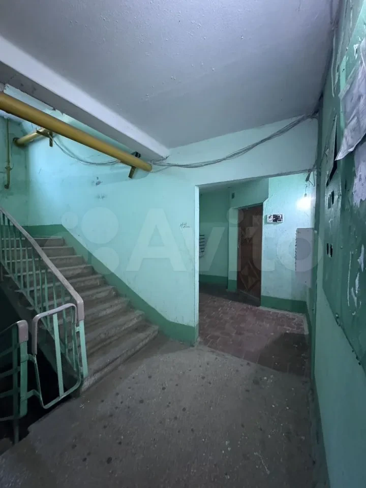 Продаю квартиру на первом высоком этаже девятиэтажного дома.

В квартире пластиковые окна, остекленная лоджия, раздельный санузел, бонусом идет отдельная кладовая 9 кв.м.

Квартира полностью под ремонт.

Два взрослых собственника, полная стоимость в договоре.